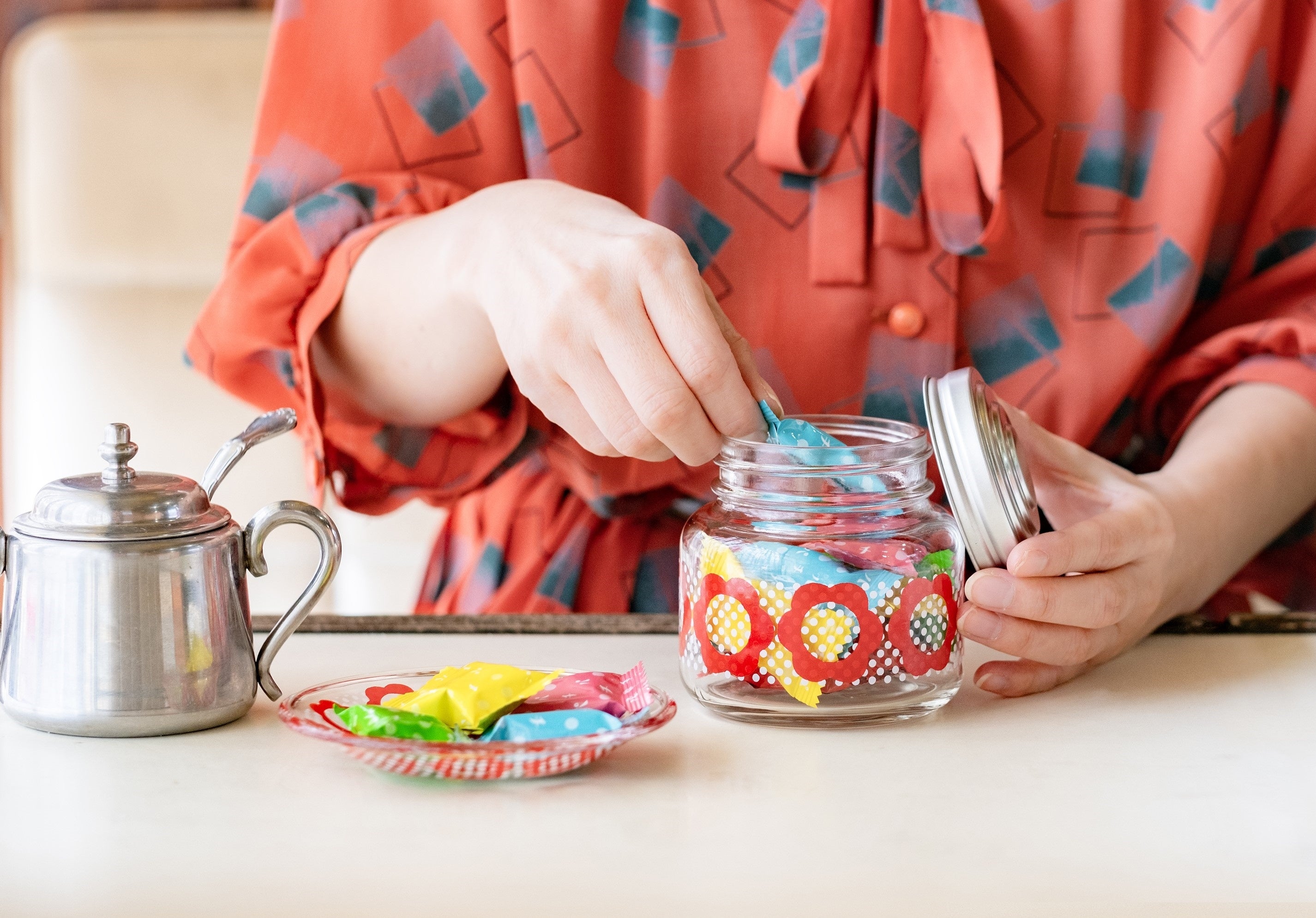 アデリアレトロ』から、新柄「花だん」2アイテムを2024年12月6日(金