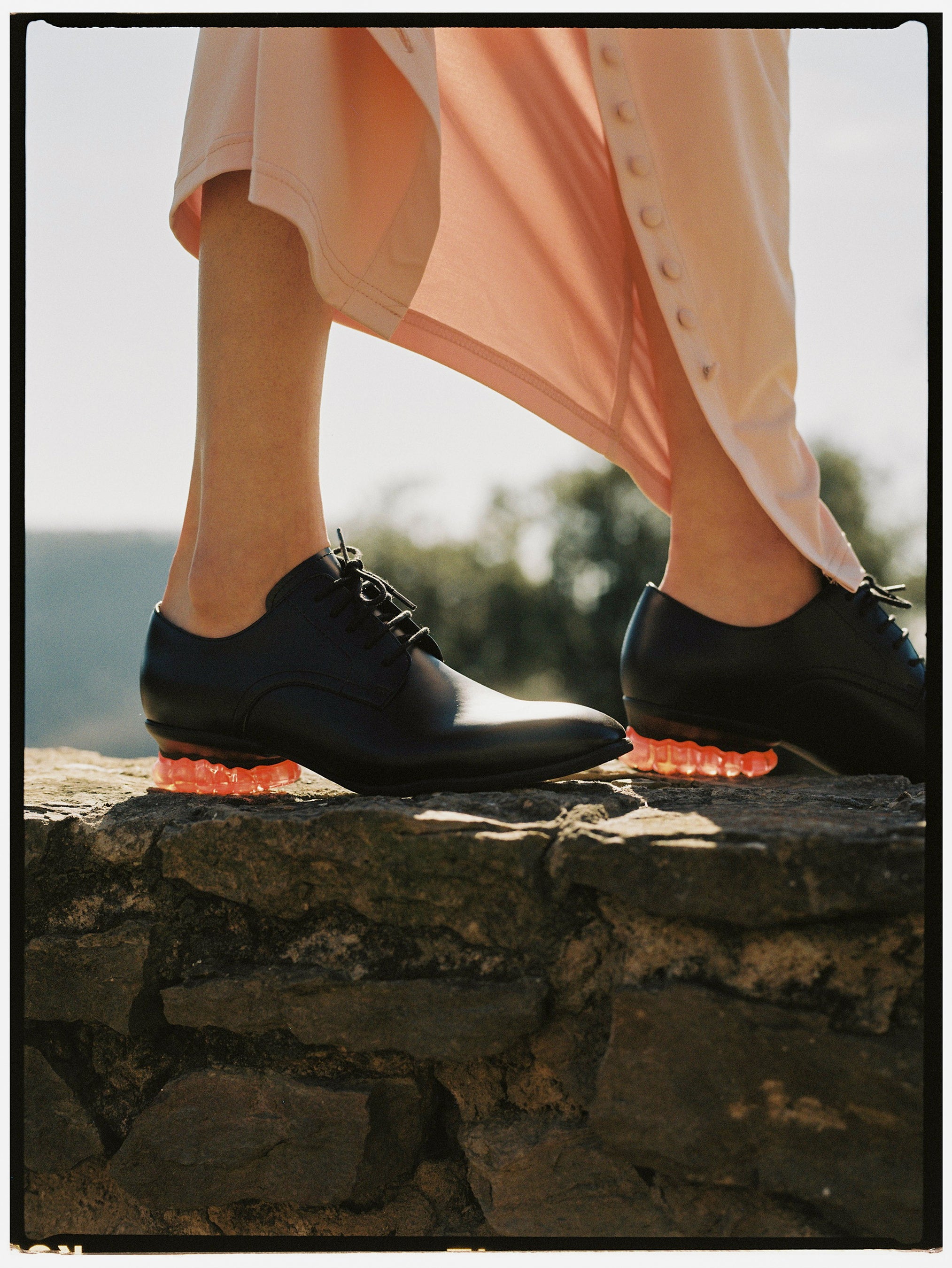 grounds」が新作のアウトソールや中世ヨーロッパをテーマとした24-25 A