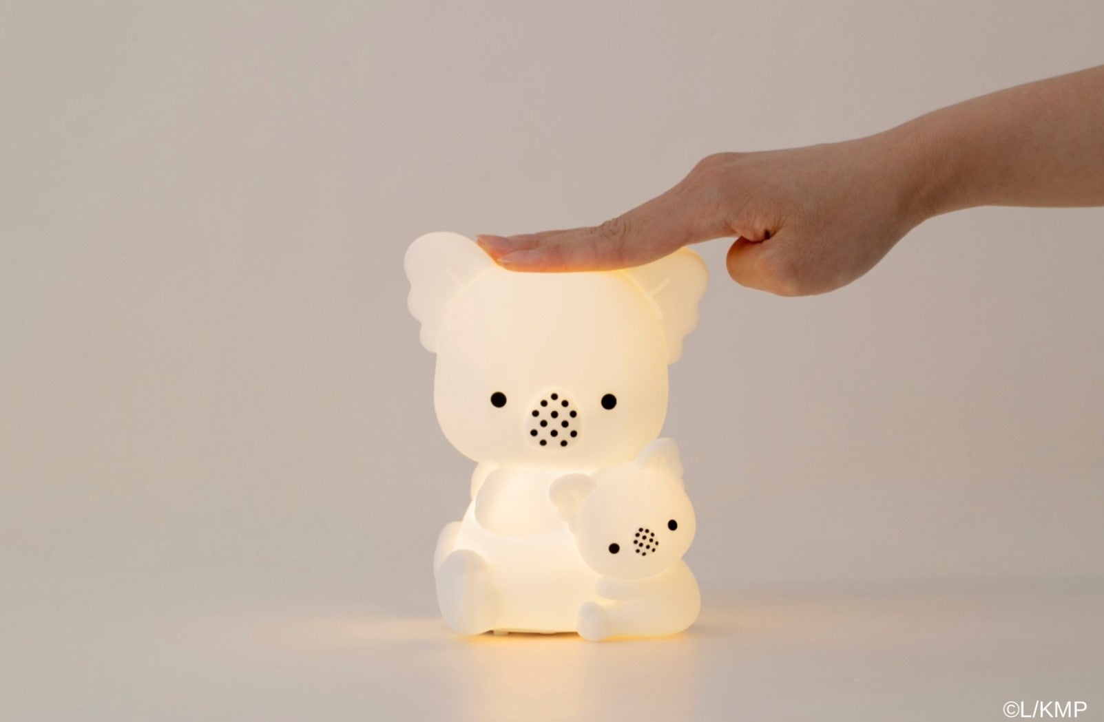 コアラのマーチ」のお部屋ライトが登場！ かわいいおんぶコアラ