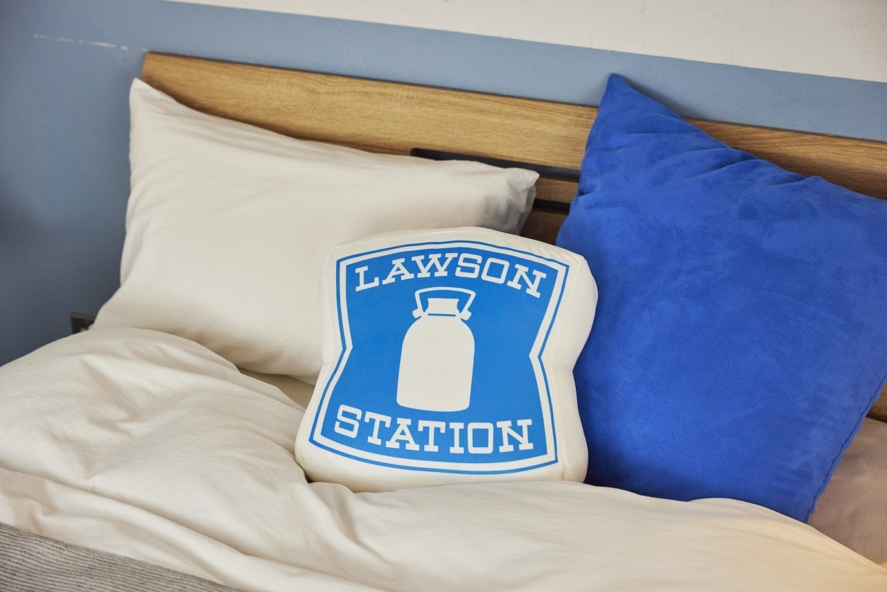 2025年に創業50周年！ ローソンの看板が“そのまんま”付録になった