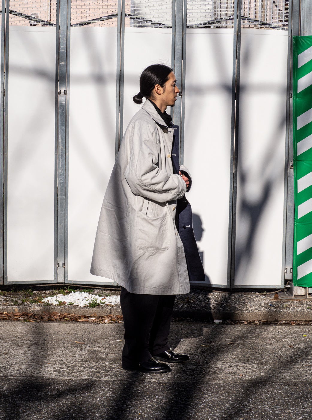 青と白。来たるCONFECTのSSシーズンを体現するリバーシブルコート