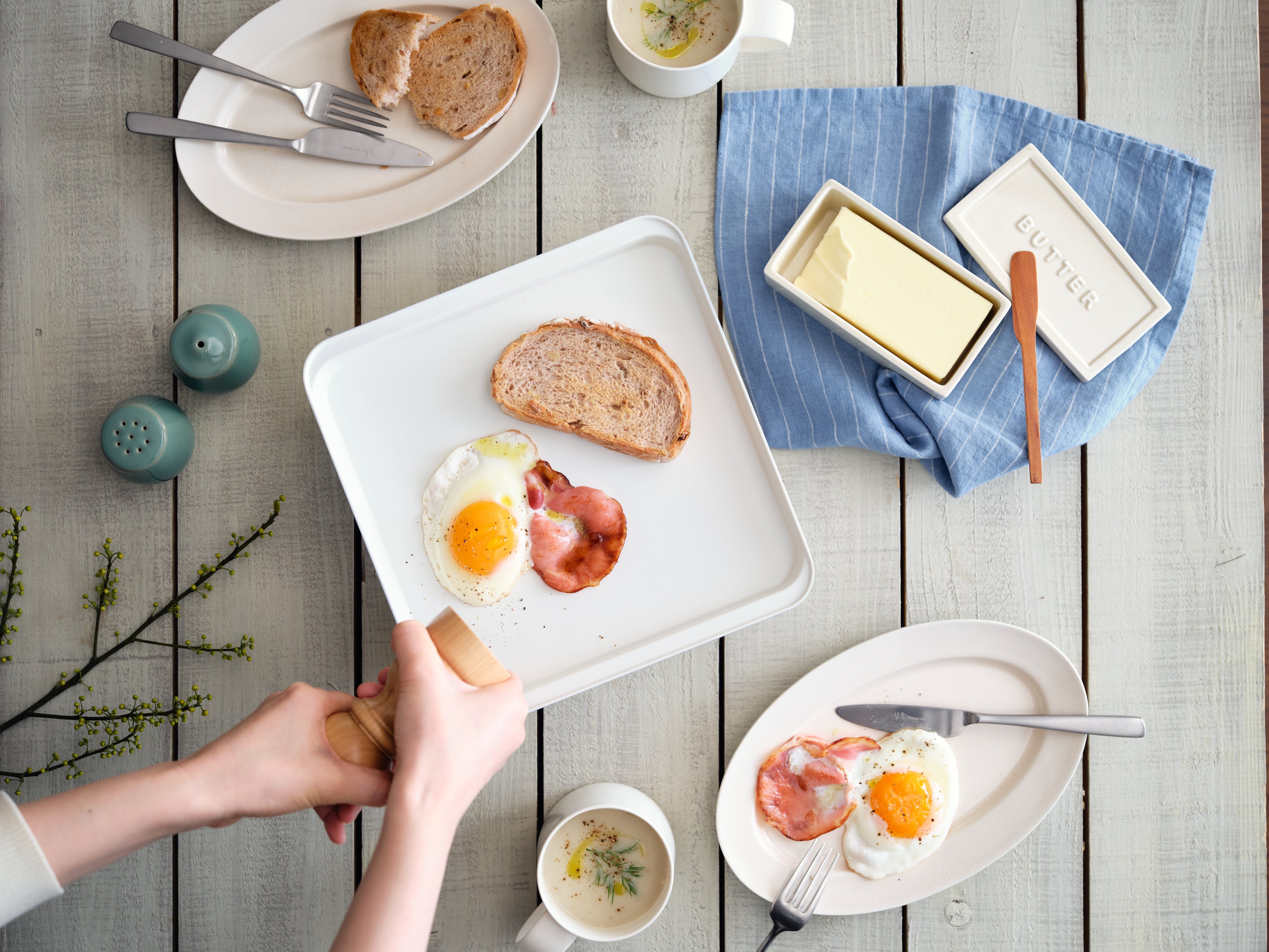 真っ白な最新ホットプレート誕生！未来型ホットプレート「abien MAGIC