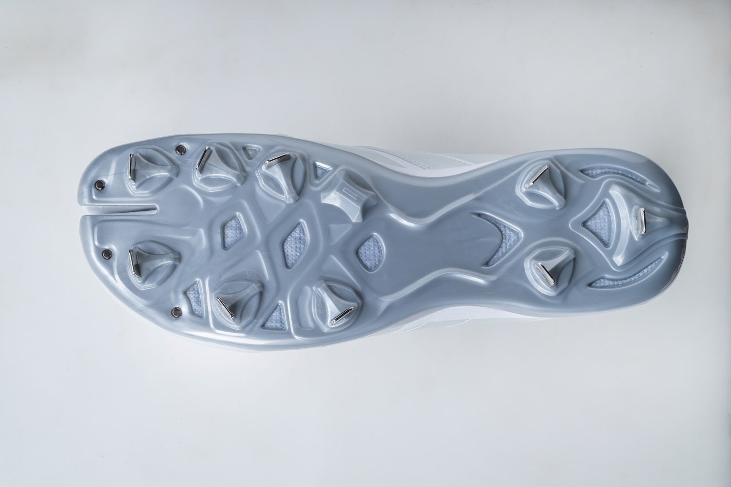 プロ野球選手の足元も支える ”足袋”野球スパイクVALTANに高校野球対応