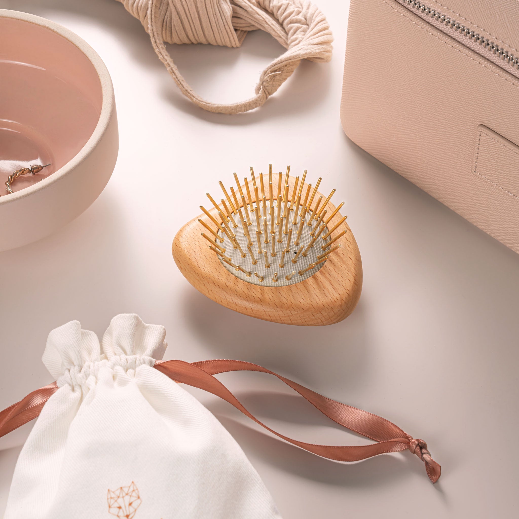 伝統と革新の融合・話題の24KG プレミアム FOXカッサ ヘアブラシにミニ