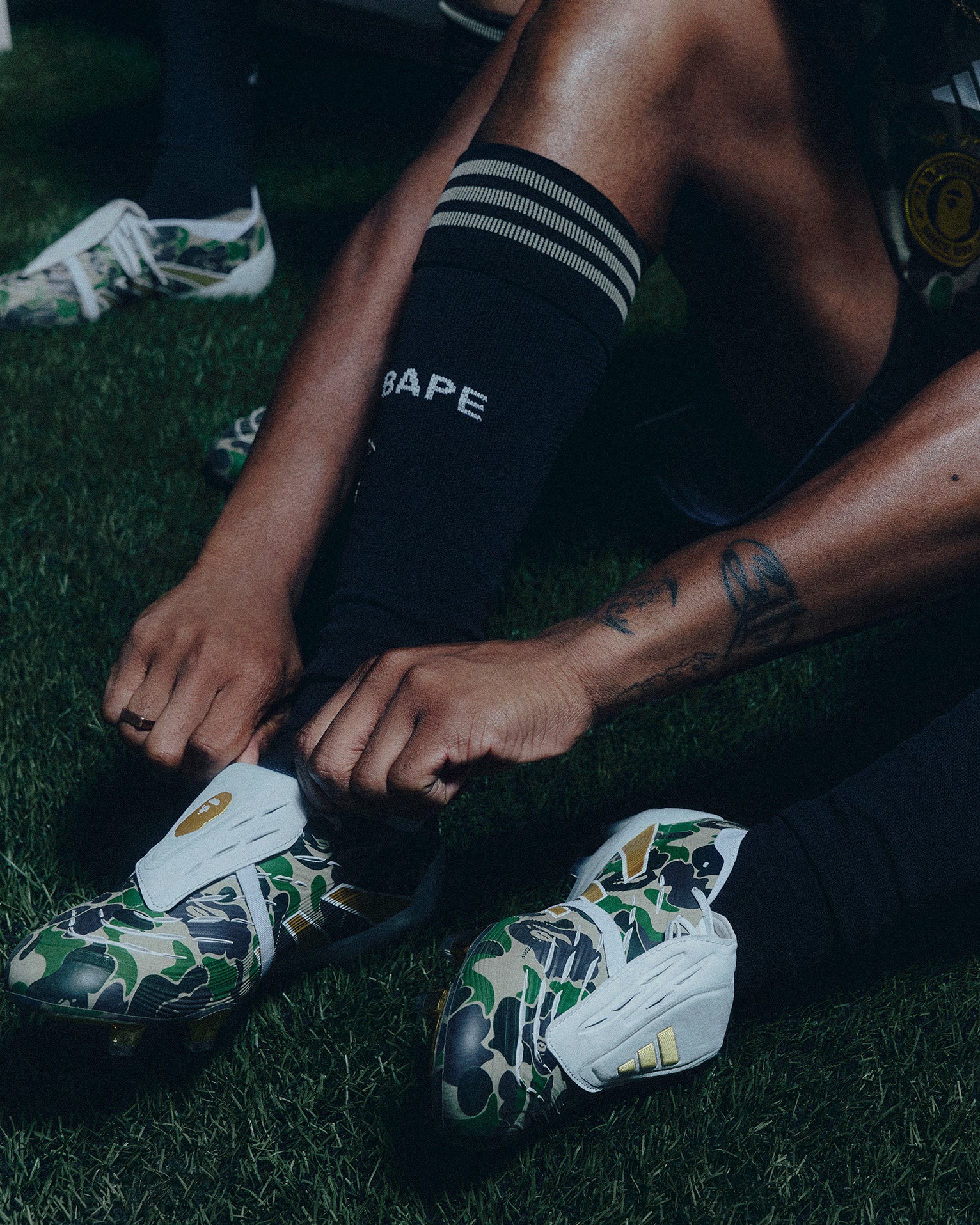 BAPE®とadidas による、ストリートカルチャーを シームレスに融合した