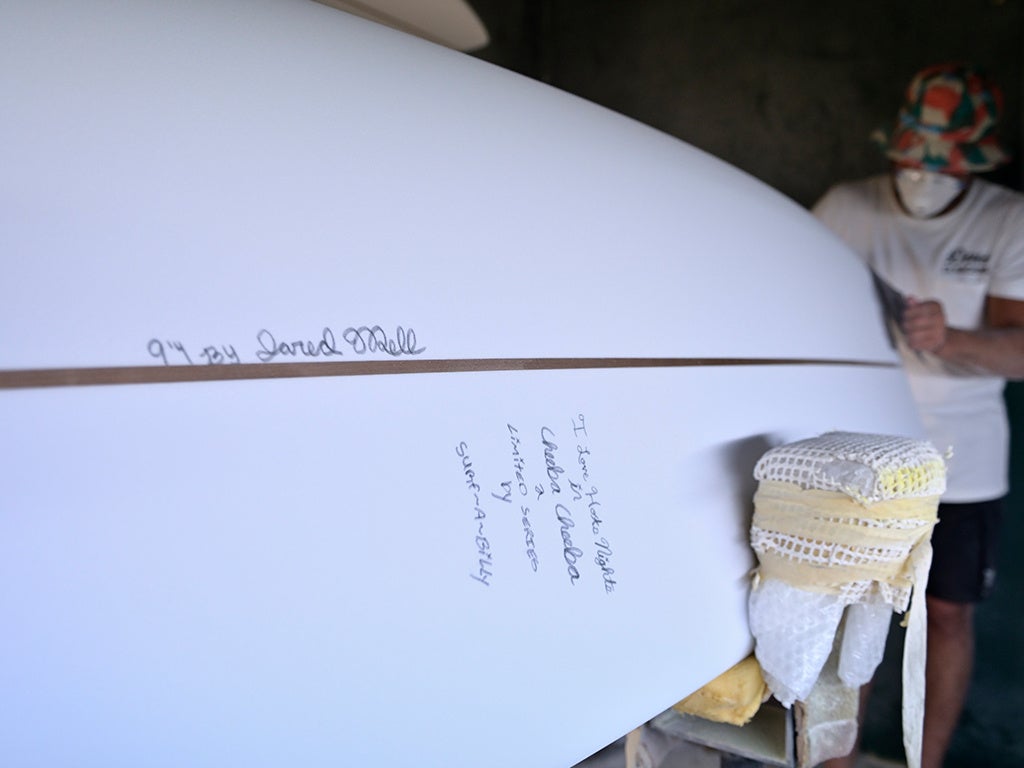 SURF-A-BiLLY x DEUS ジャレッド・メルが日本でシェイプした