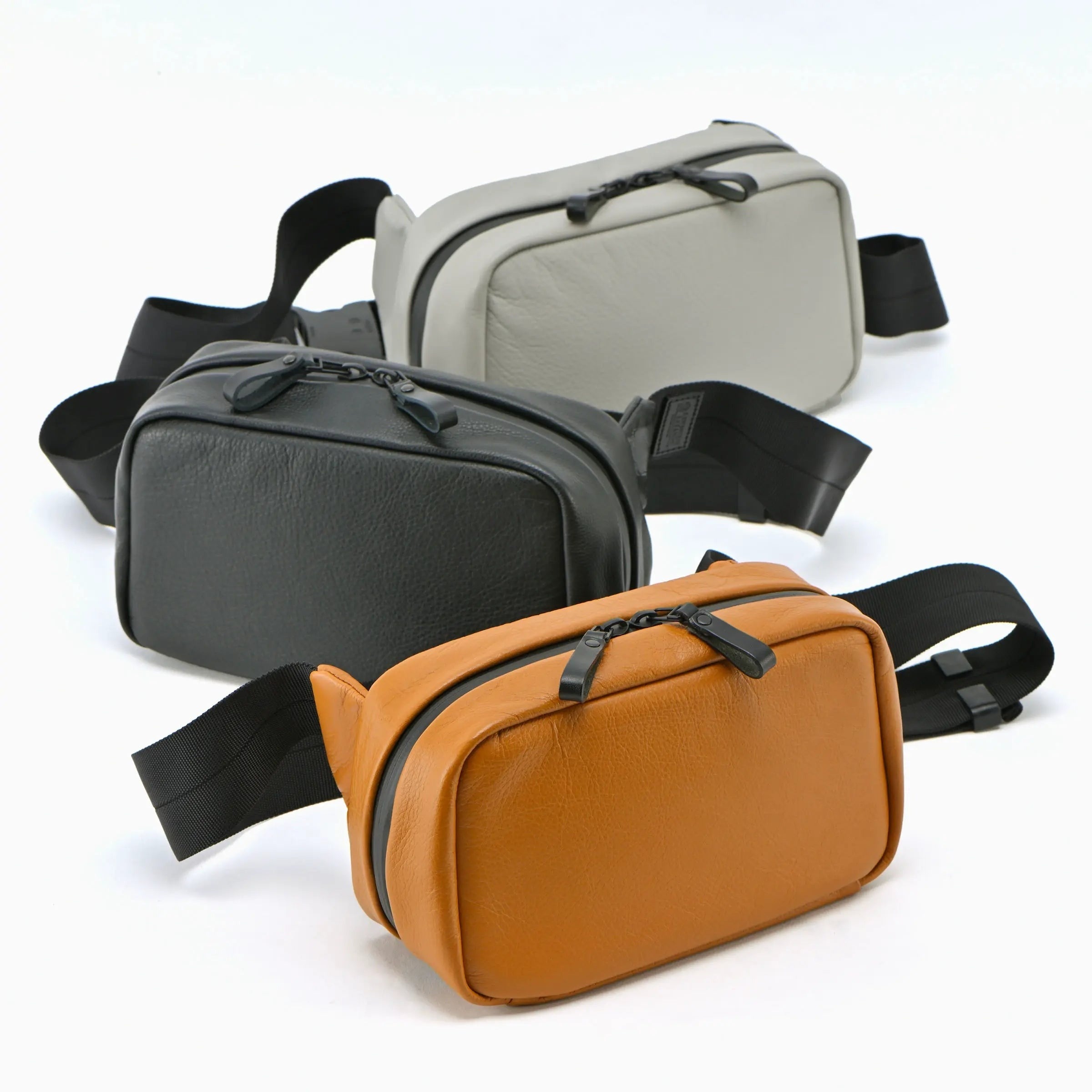 カメラ系YouTuberとカバン職人の本気コラボ！大好評“カメラも入る小型