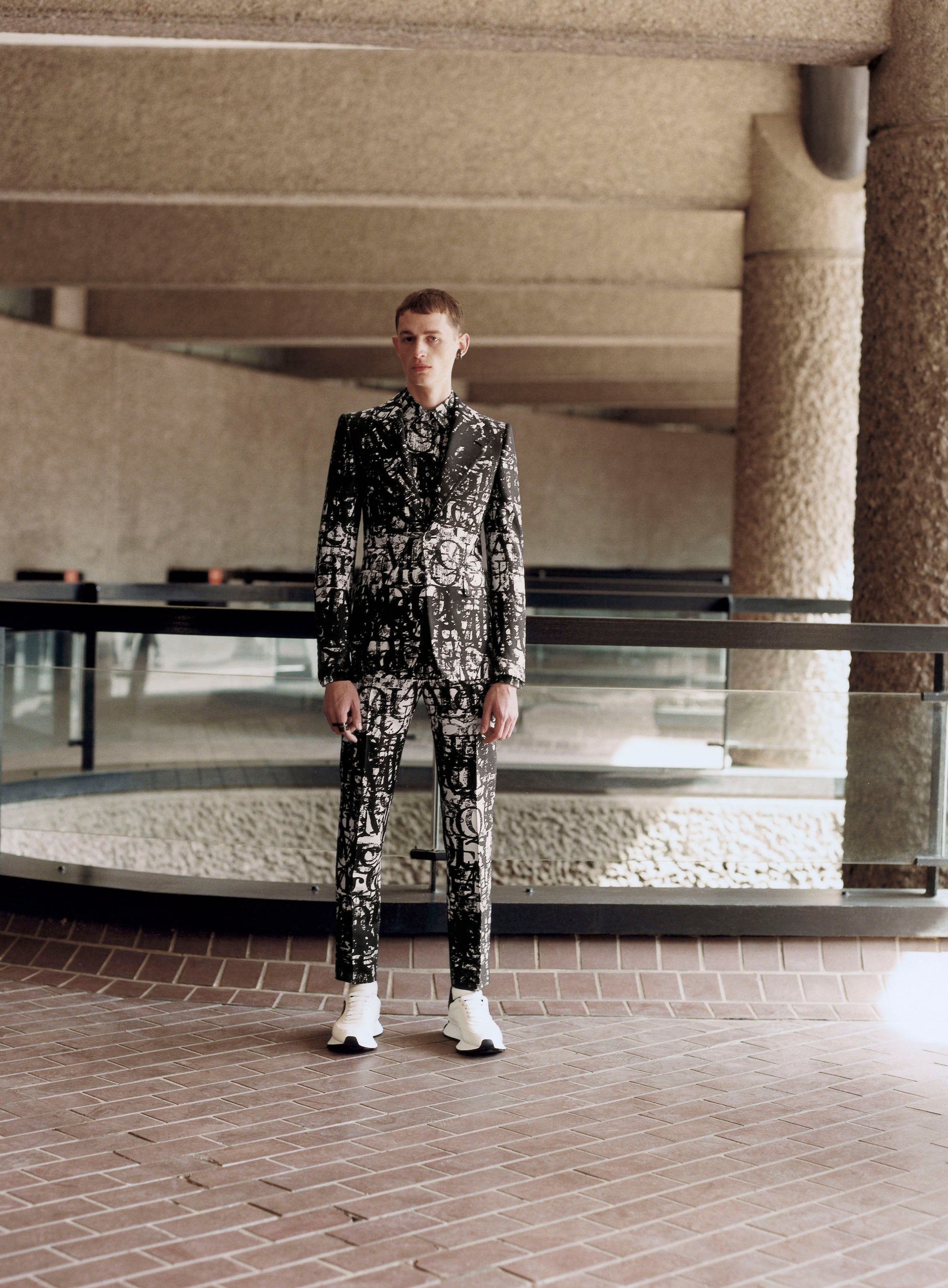 Alexander McQueen】2023年メンズ春夏プレコレクション | 株式会社