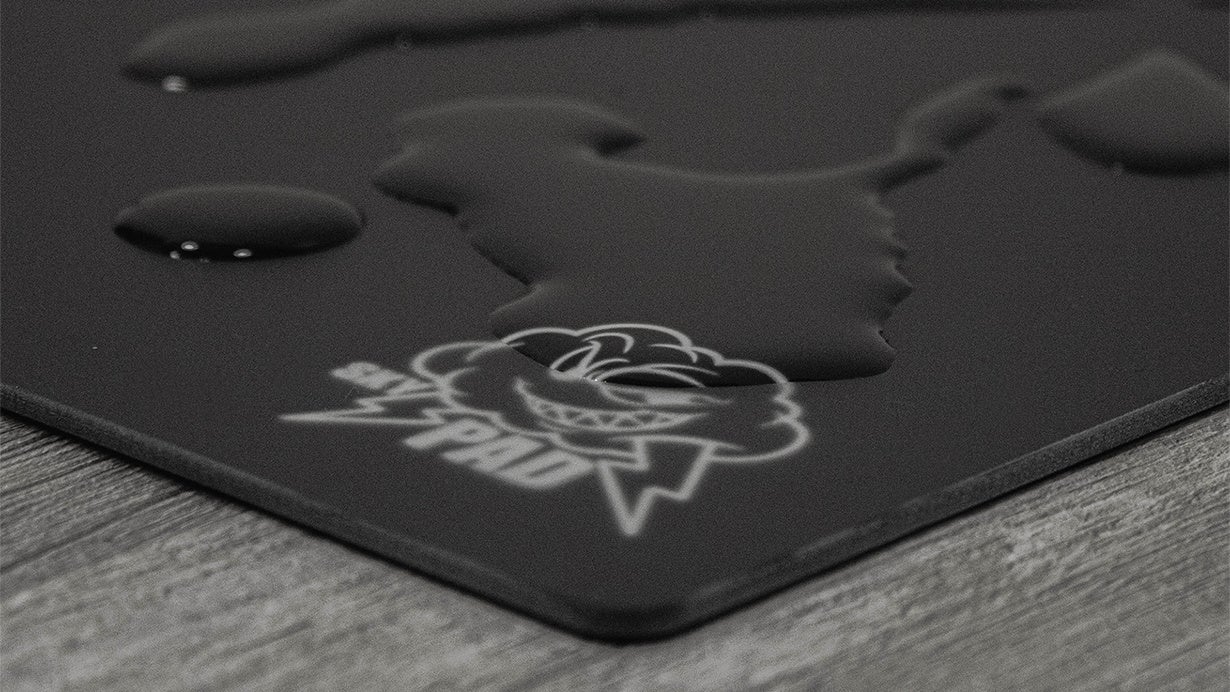 これまでの常識を変える、”フルガラス”ゲーミングマウスパッド