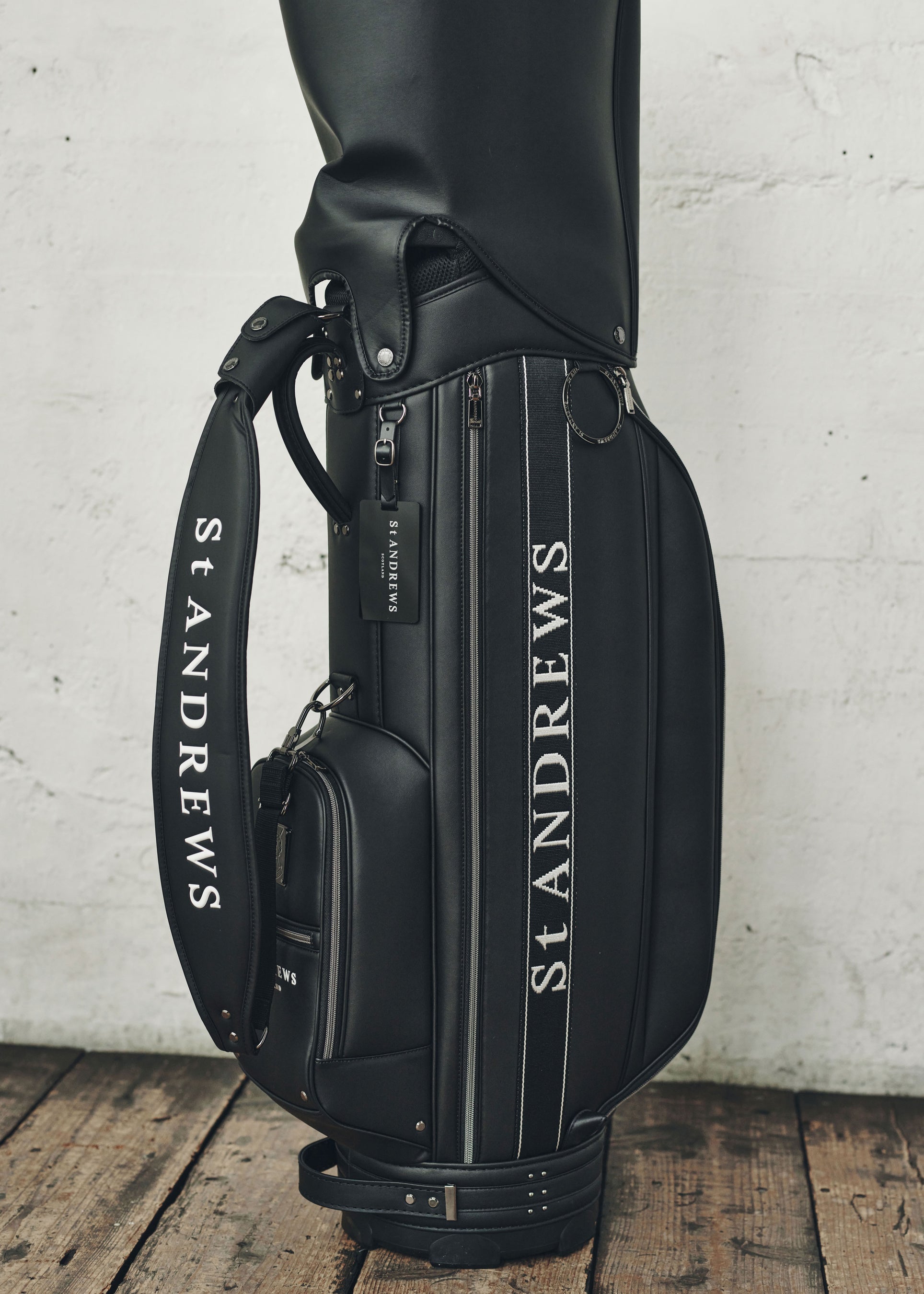 セント・アンドリュース】ラグジュアリーな存在感のキャディバッグ2