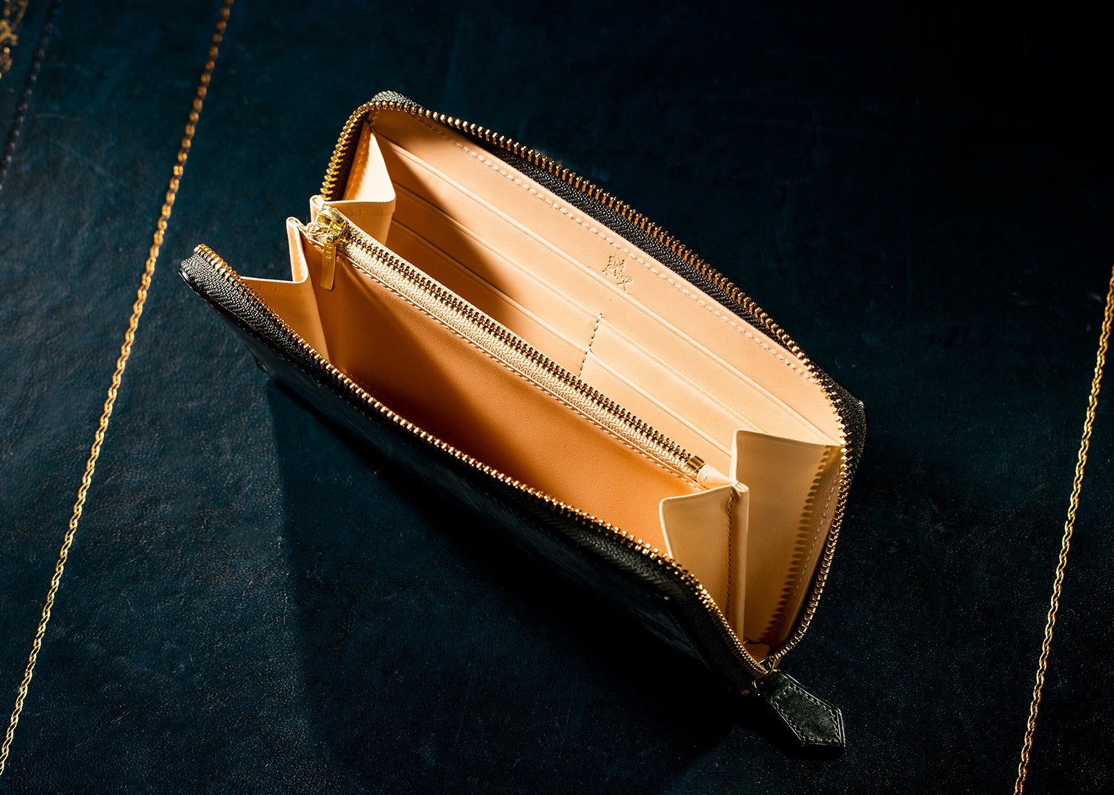 ココマイスターで評判のブライドル・グランドウォレットが累計販売本数