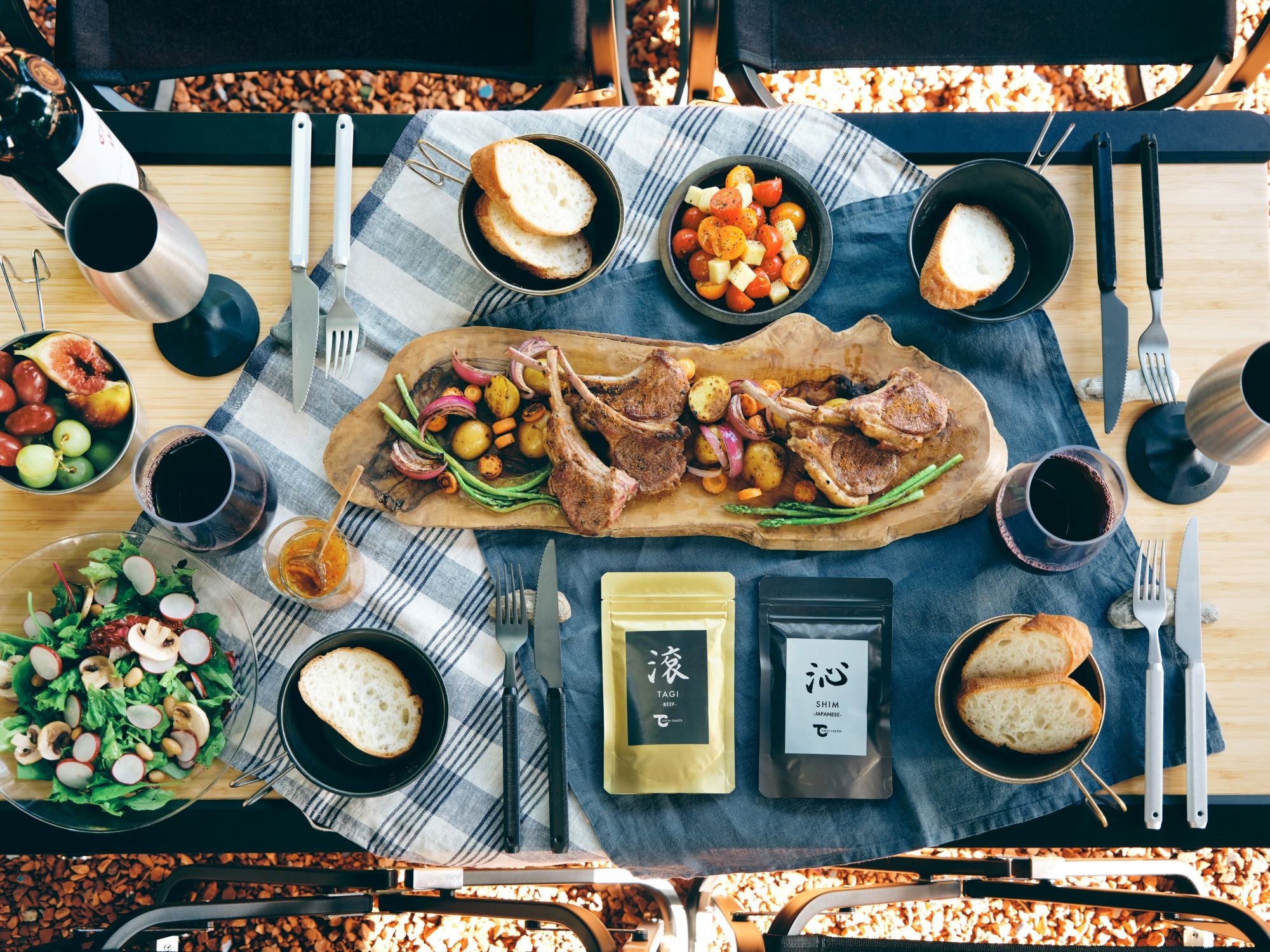 キャンプブランドTOKYO CRAFTSから折りたたみテーブル＆チェア