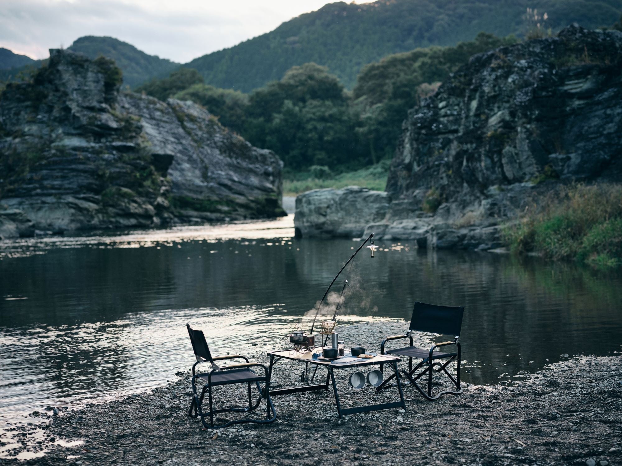 キャンプブランドTOKYO CRAFTSから折りたたみテーブル＆チェア