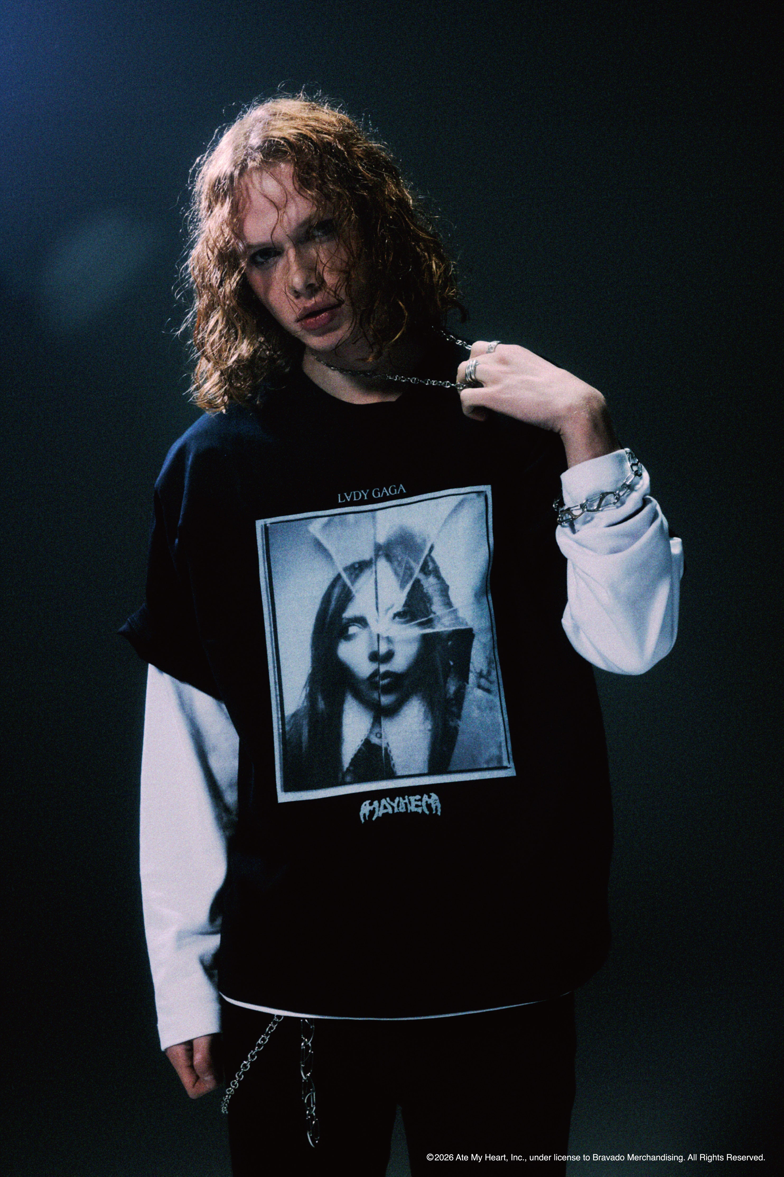 AZUL BY MOUSSY (アズール バイ マウジー)より、世界的アーティスト