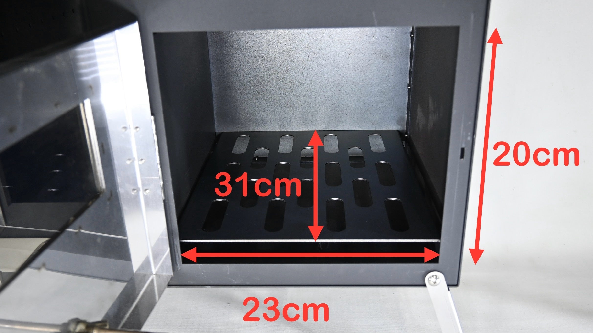 アウトドアで本格オーブン、パンまで焼けちゃう！作る、食べる、眺める