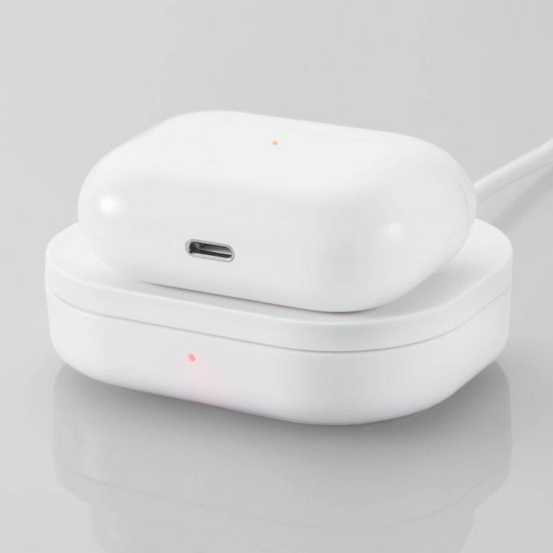 AirPods専用のくぼみトレー付き！置くだけで充電できる、コンパクトな