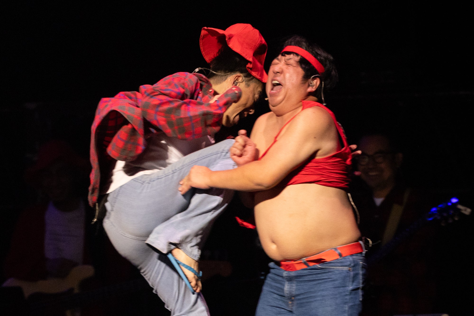 バナナマン扮する「赤えんぴつ」の武道館ライブ公演Blu-ray発売決定