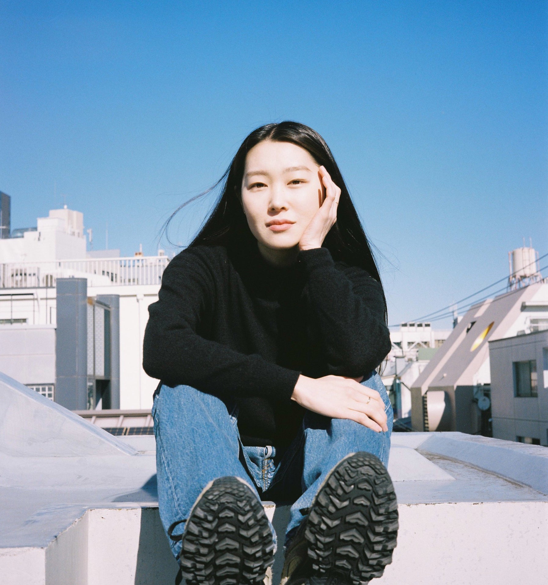 メガネブランド「Zoff」とモデルやフォトグラファーとして活動する