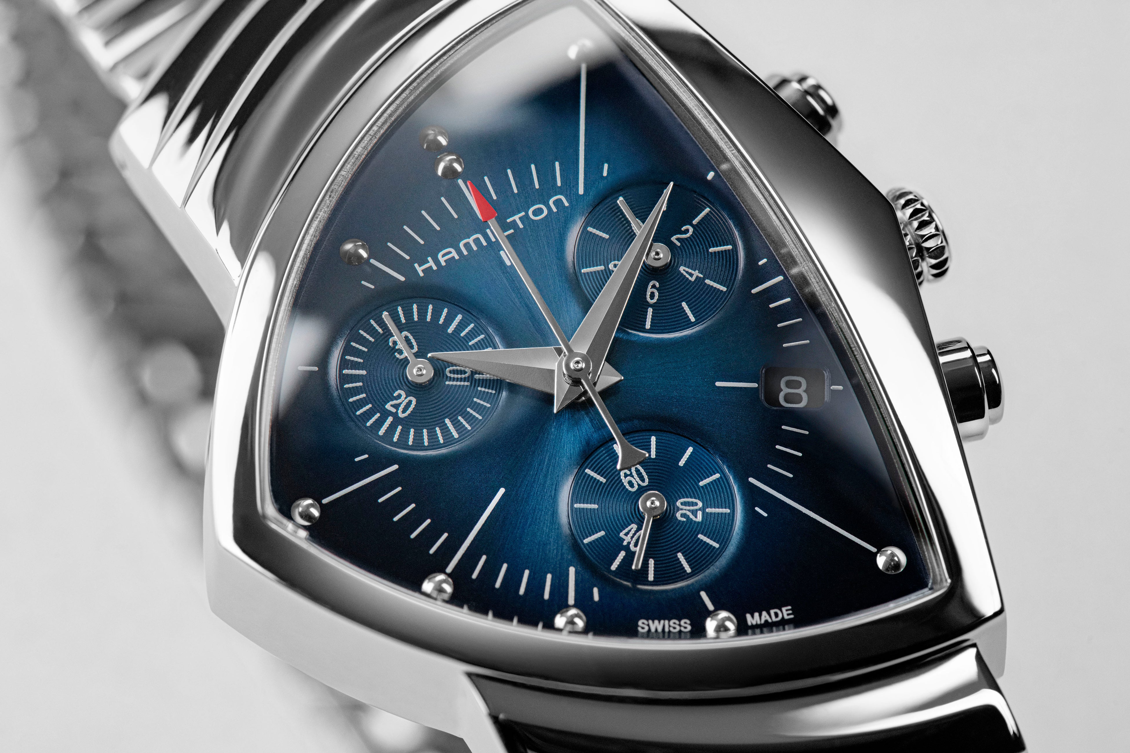 ハミルトン】ブルーを纏う「ベンチュラ」の新作 | スウォッチ グループ
