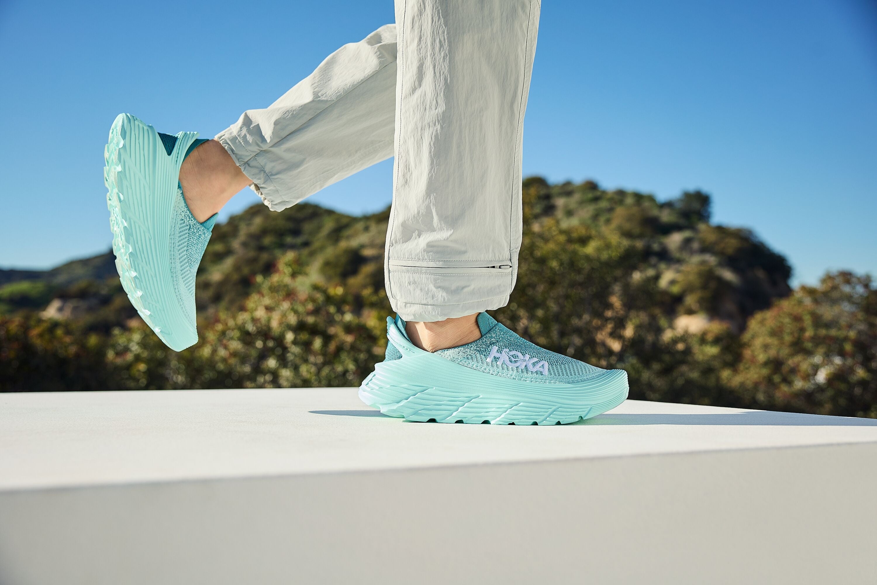 ラクに履く。ラクに歩く。 HOKAから、サステナブル素材を採用し、3つの