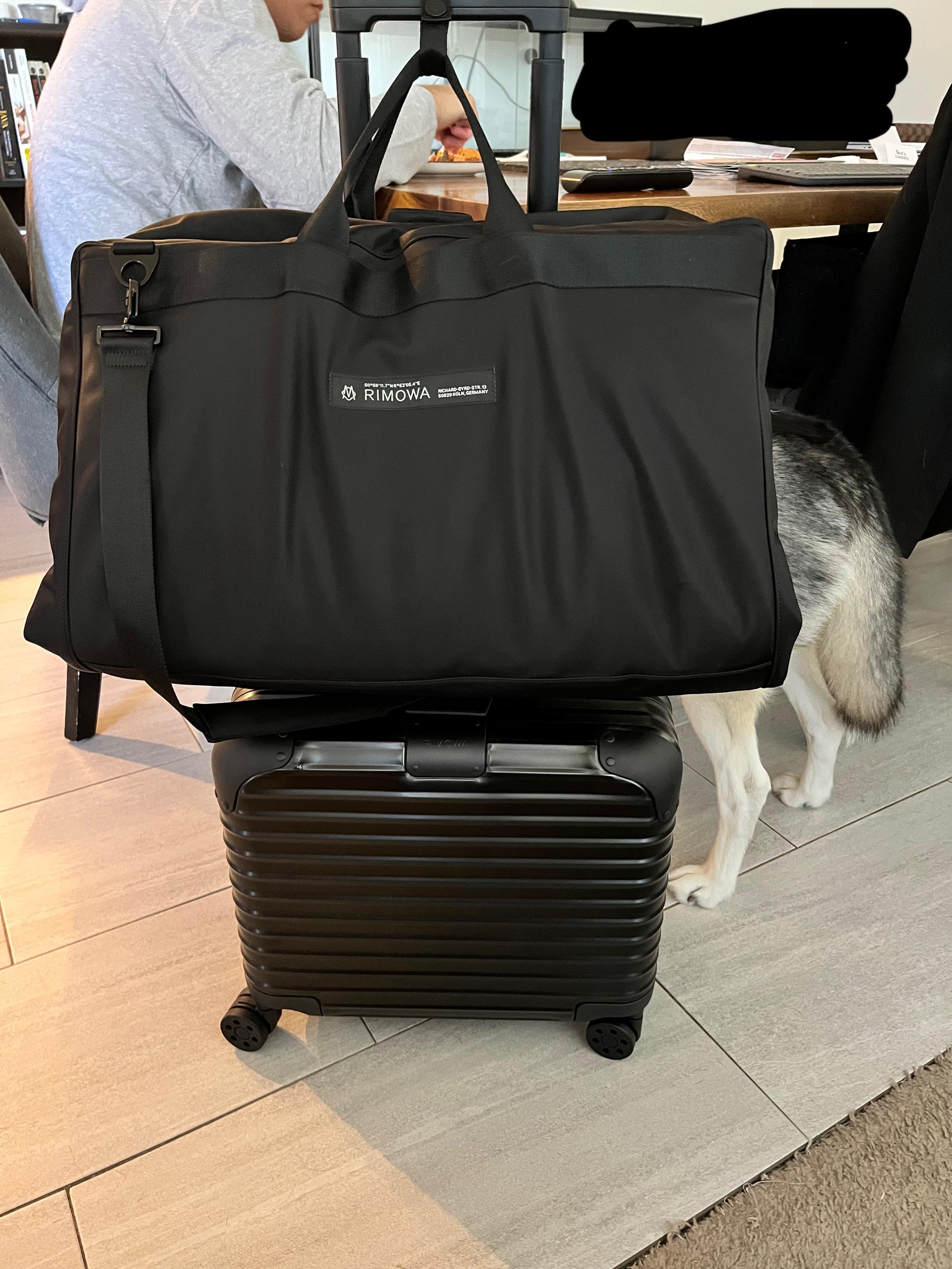 コンパクトとガーメントバッグ : r/Rimowa