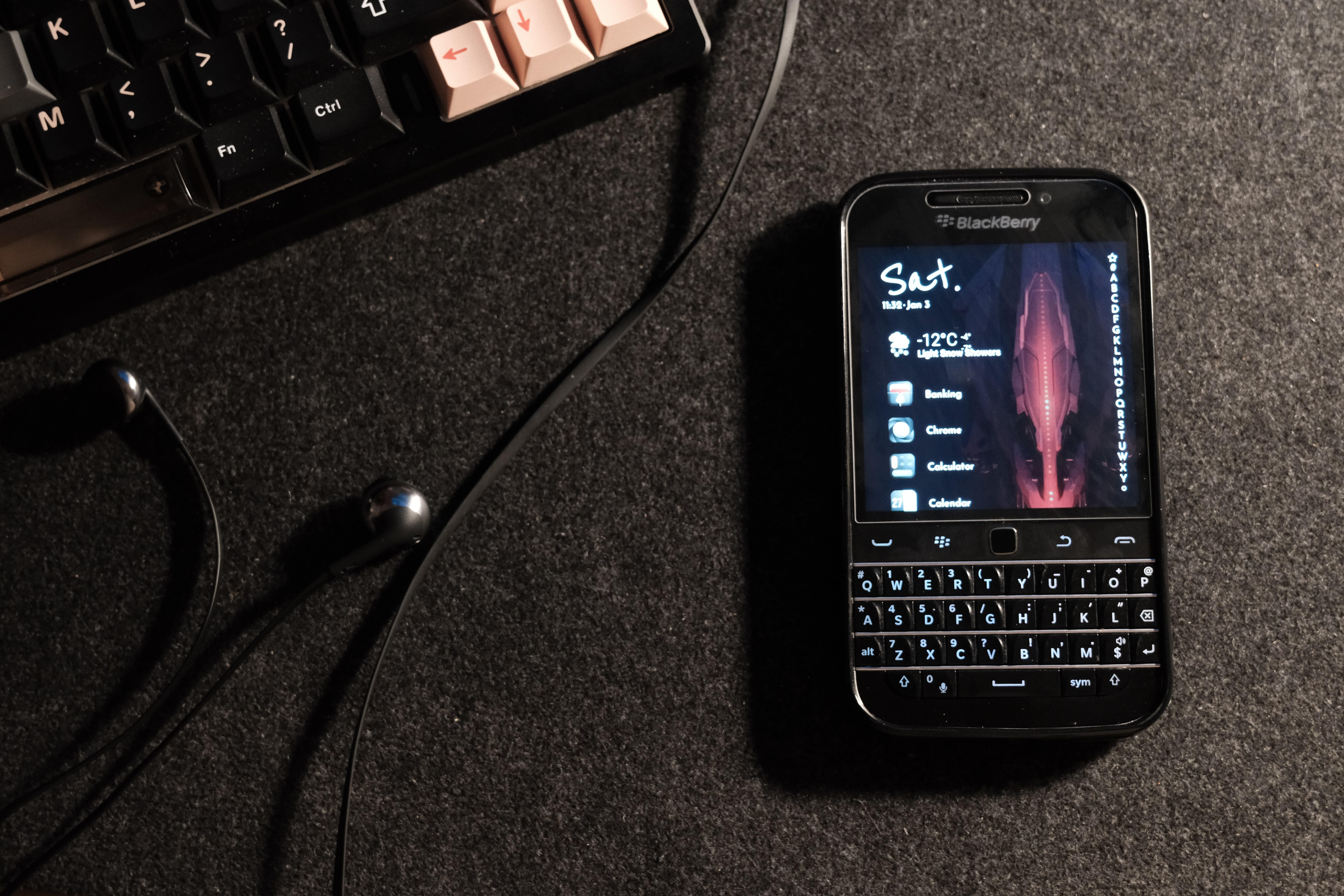 完璧な「ダム」携帯、Zinwa Q25 (Blackberry Classic 2.0) を見つけ