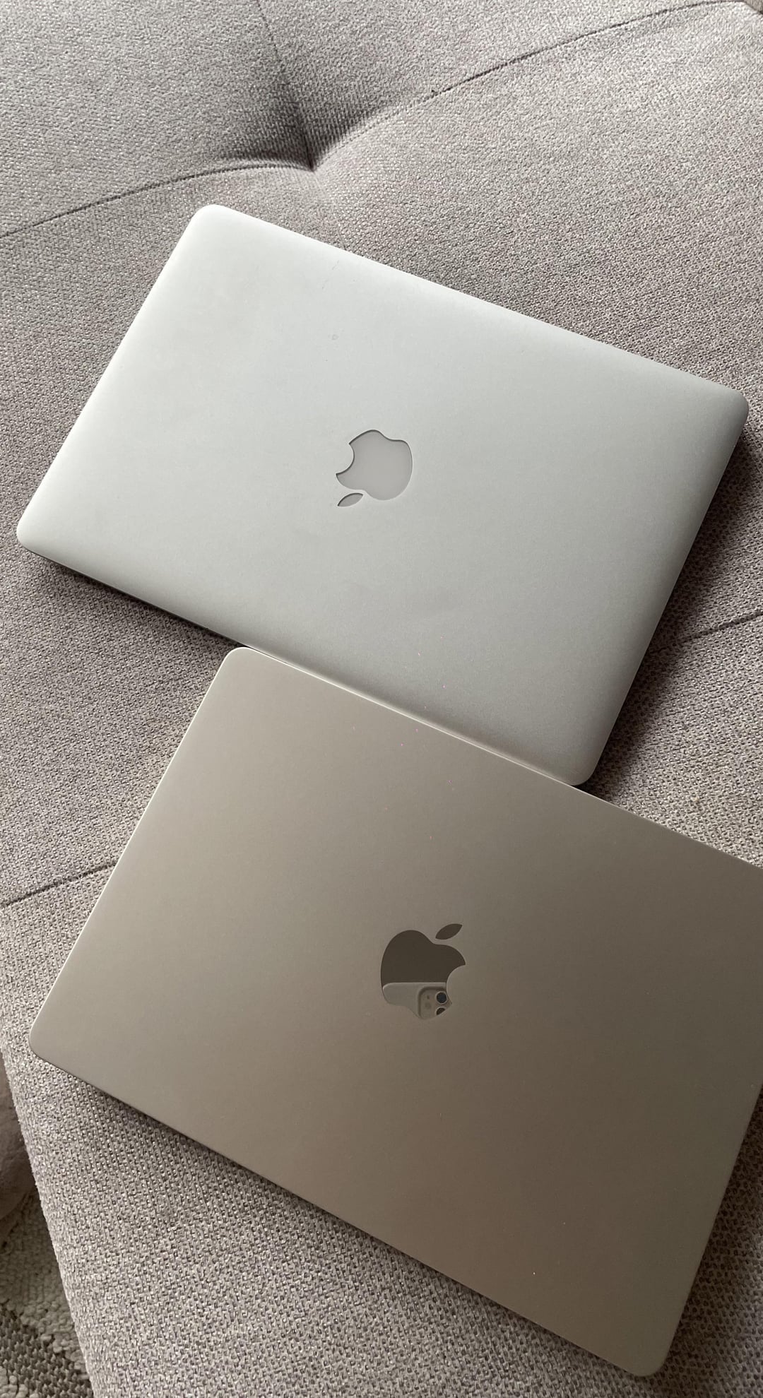 新しいMacBook Air 13インチのスターライト vs 古い2015年のAir 🥰 : r
