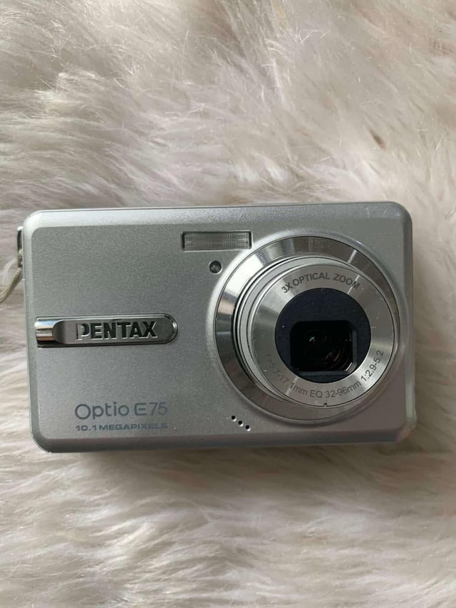Yall is this camera worth it?? And what charger does this use