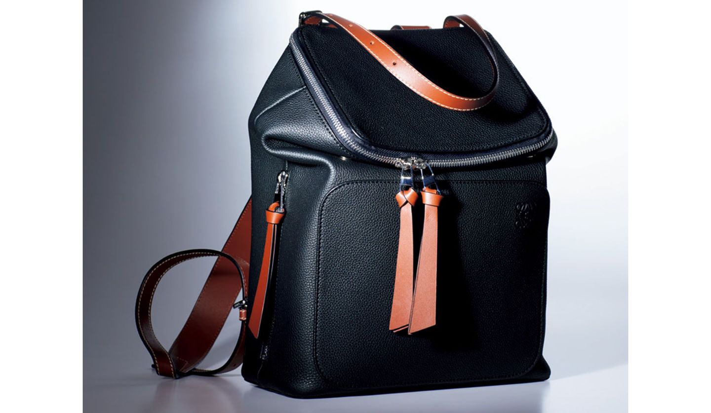 ロエベのバックパックは、これ1つでどんなカジュアルもリッチに