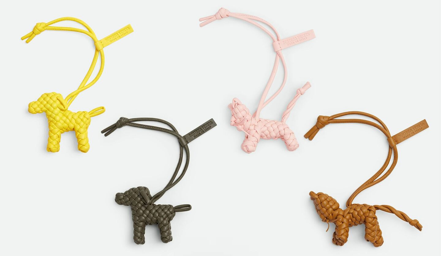 今が旬！「ボッテガ・ヴェネタ」のバッグチャーム4選｜“イントレ