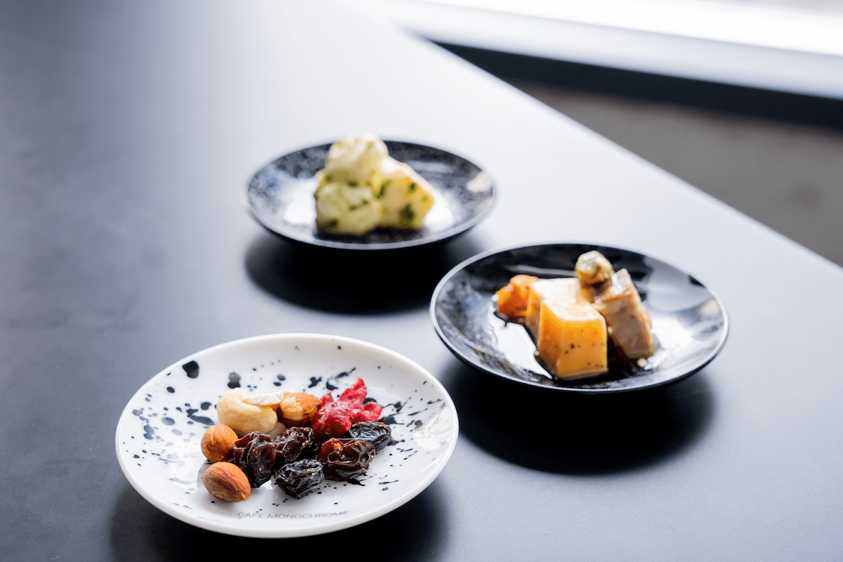 ノベルティでも物販でも大人気 オリジナル豆皿・スクエア小皿