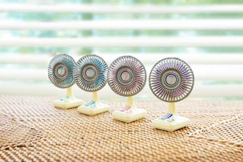 これはノスタルジック……！ レトロな“東芝の扇風機”をミニチュア化した
