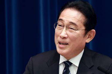 増税メガネ｣の破壊力は｢アベノマスク｣なみ…来秋まで｢岸田首相の電撃