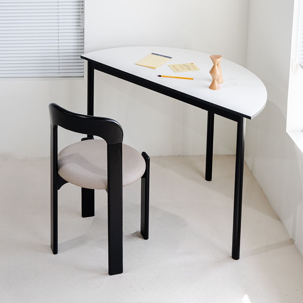 Branchpoint smoo カフェテーブル 円形 | ダイニングテーブル | Ohouse