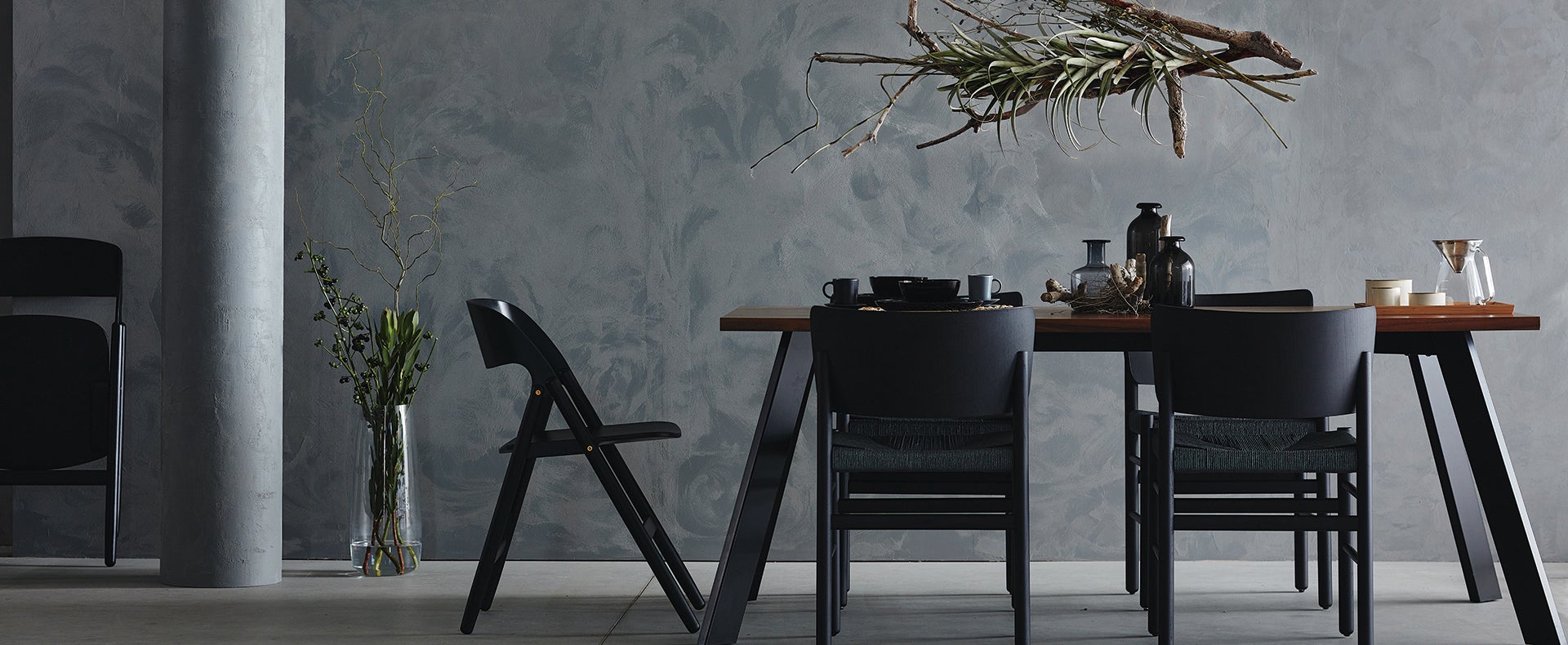 楔を使った組立式キャンプチェア「KAGURA」を発表。アウトドアショップ