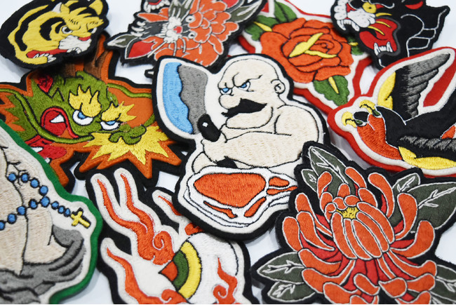 DIET BUTCHER × 刺繍アーティストユニットKendai の特製ワッペンを付け