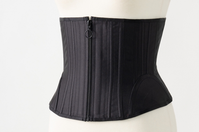 Enchanted Corset（エンチャンテッドコルセット）」から、発売日に20万