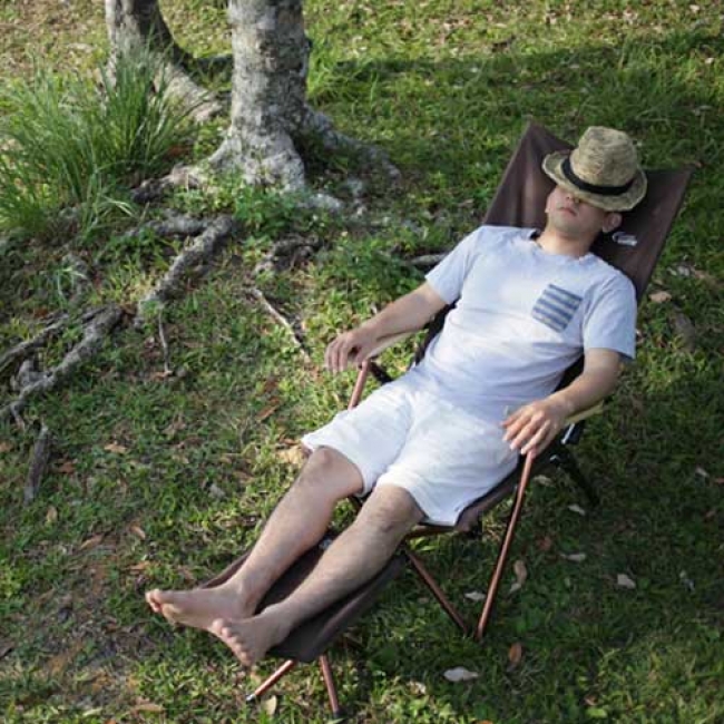 コンパクトに運べてより快適にキャンプを過ごせる、進化を遂げたチェア