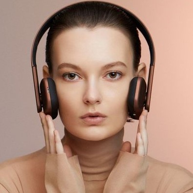 空前の大ヒット！ハンズフリー「顔の筋トレ」専用EMS美顔器