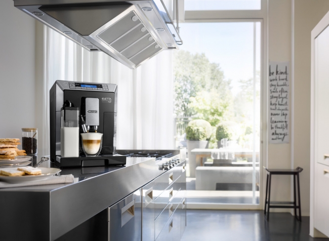 全自動コーヒーマシンの最高峰、デロンギから「大容量＆フロント操作