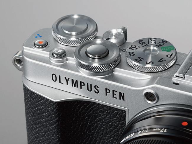 マイクロフォーサーズ規格のミラーレス一眼カメラ「OLYMPUS PEN E-P7