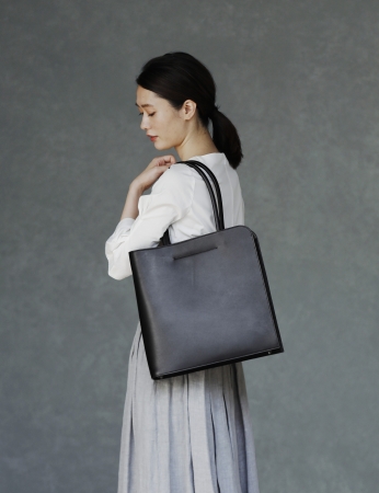 土屋鞄】相反する要素の同居「調和」が、持つ人の個性を引き立てる。新