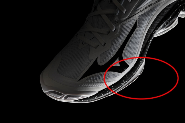 動き出し一歩目の加速をサポートするバレーボールシューズ「ウエーブ