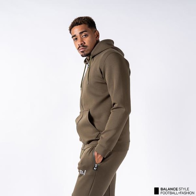 サッカーを身に纏う「B/（ビースラッシュ）」から抜群の人気を誇る