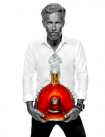 ラグジュアリーコニャック「ルイ13世」の世界最大デキャンタ