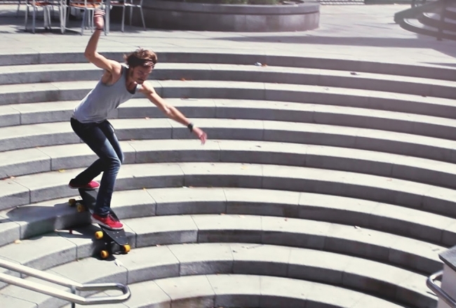 まるで都会サーフィン。台湾発の8輪スケートボードStair-Rover(ステア