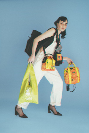 X-girl×PORTER」オリジナルデザインのコラボレーションを3月5日(金)に