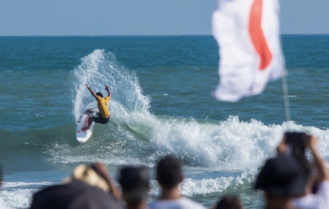 クイックシルバー契約選手：五十嵐カノア「2018 URBAN RESERCH ISA