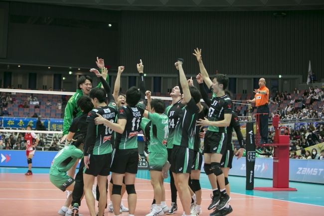 バレーボールV1リーグ参戦のJTサンダーズとザムストがオフィシャル