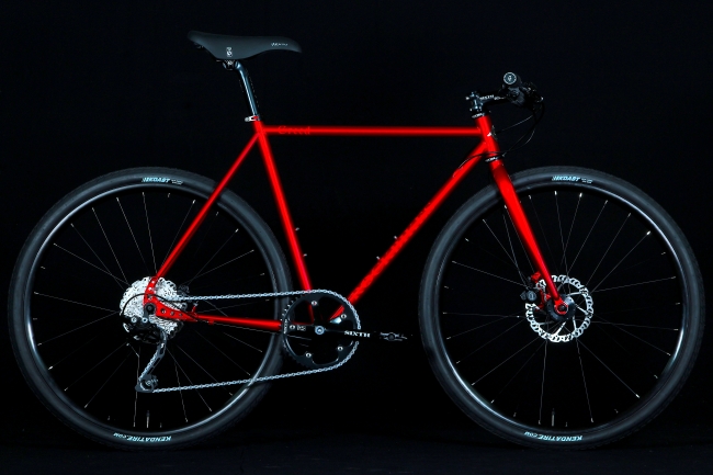 究極のストリートバイクROCKBIKES GREED。ディテールをブラッシュ